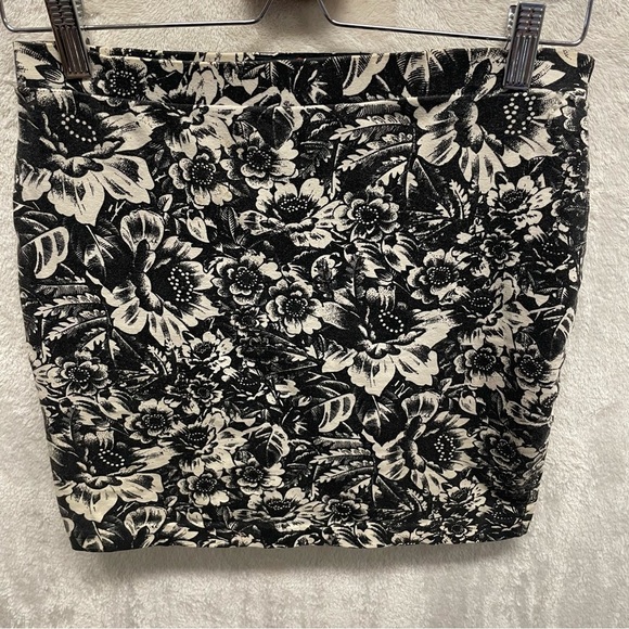 Vintage Tripp NYC floral mini skirt black white grunge 90s women’s medium - Picture 6 of 8